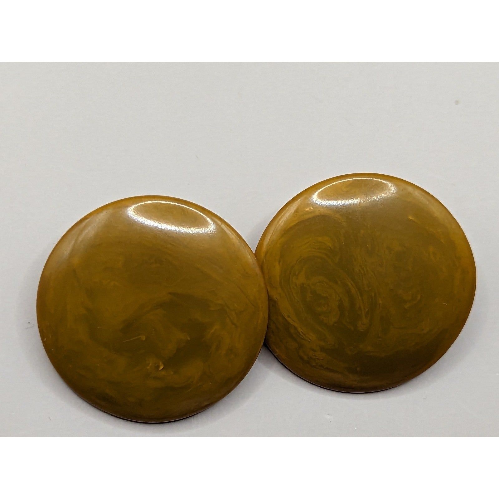 Vintage Large Round Bakelite Earrings 26$
